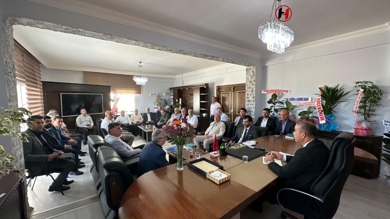 Kırıkhan Belediye Başkanı Ömer Erdal Çelik, İlk Birim Toplantısında Hedefleri Belirledi