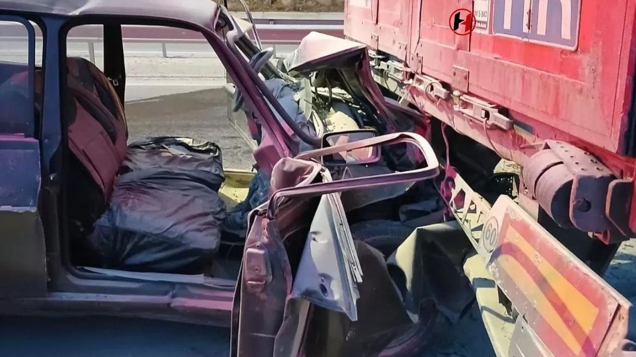 Mersin-Antalya Yolunda Tıra Çarpan Otomobil Kazası: 1 Ölü, 1 Yaralı