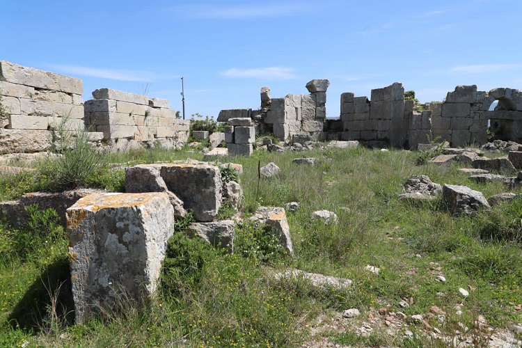 Hatay Valisi Mustafa Masatlı, Defne ve Samandağ ilçeleri arasında bulunan ve 6. yüzyıldan beri ayakta duran St. Simon Manastırı'nı ziyaret etti. 