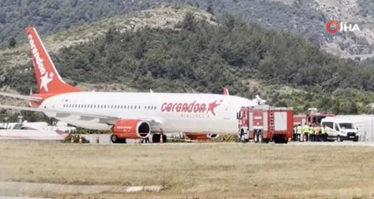 Antalya'da tekeri patlayan uçak uçak gövdesi üzerine indi