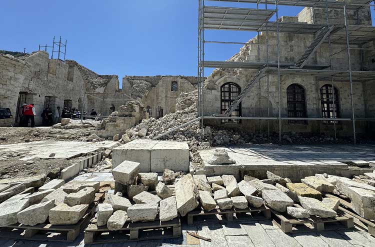 6 Şubat 2023 depremlerinde yıkılan veya hasar gören 71 vakıf eserinin restorasyon çalışmaları hızla devam ediyor.