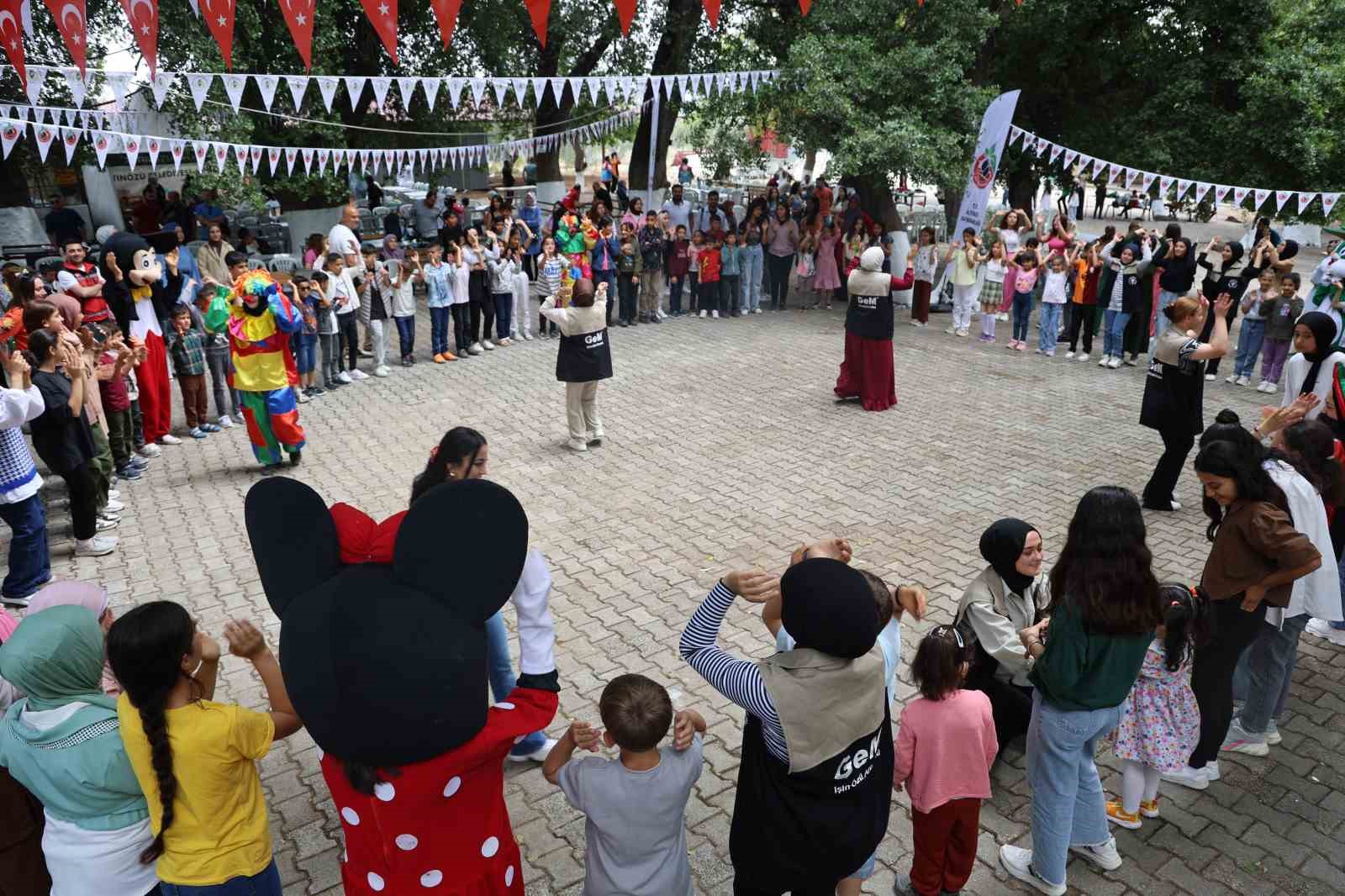 Depremzede 400 öksüz ve yetim çocuk eğlendi