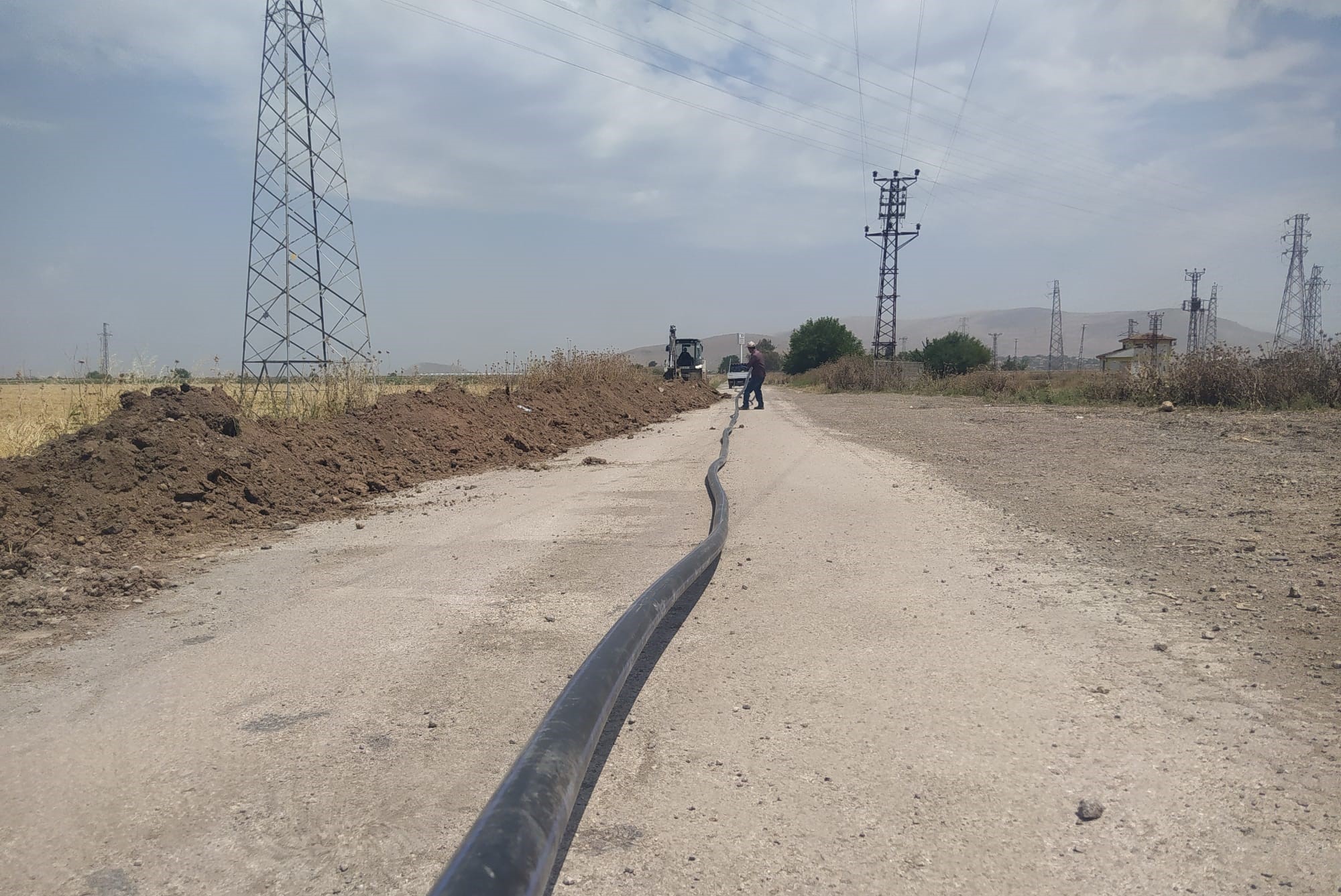 Hatay Büyükşehir Belediyesi (HBB), 6 Şubat depremlerinden etkilenen ilde vatandaşlara kesintisiz ve sağlıklı su ulaştırmak için çalışmalarını aralıksız sürdürüyor.