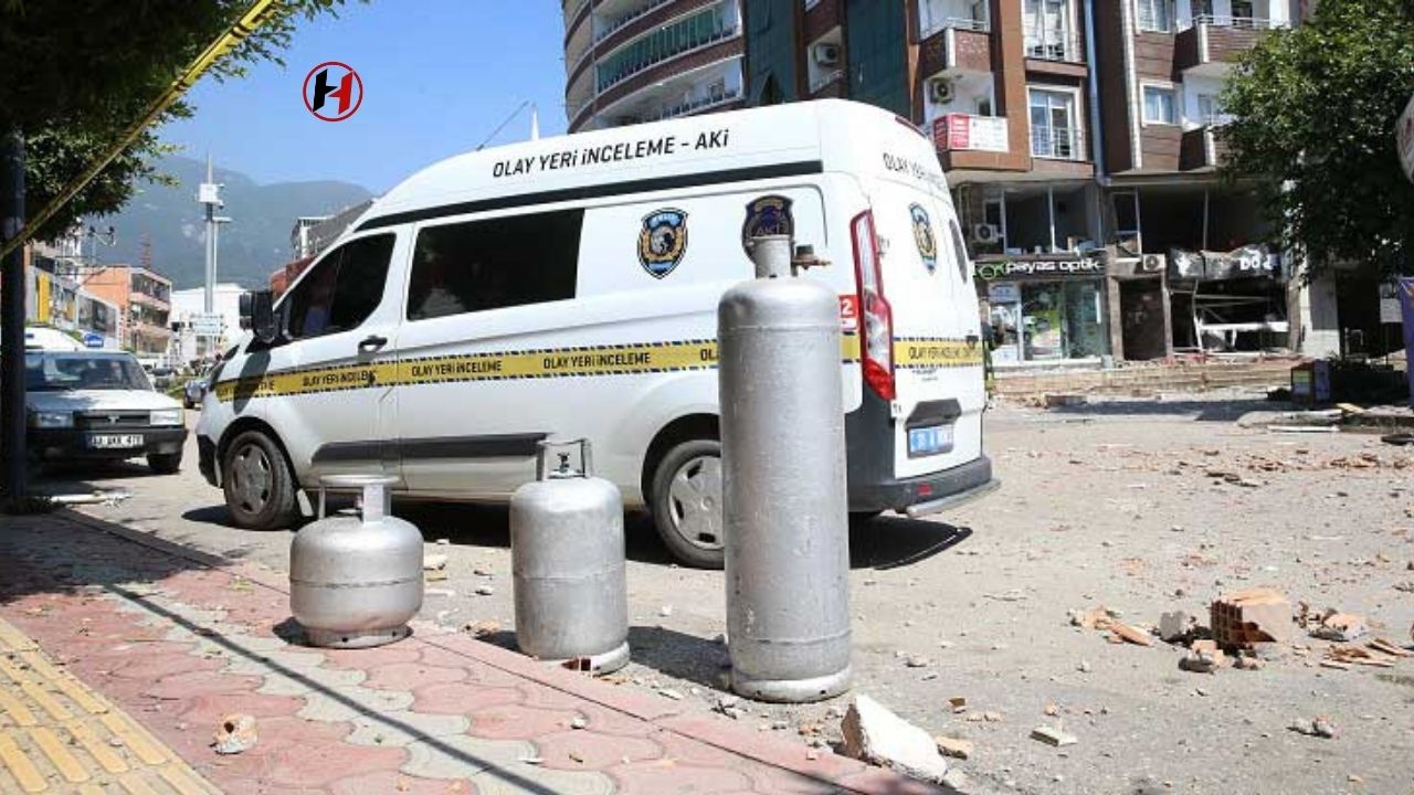 Hatay'da Patlama: 2 Katlı Binada Hasar, Yaralı veya Ölü Yok! Valilikten Açıklama..