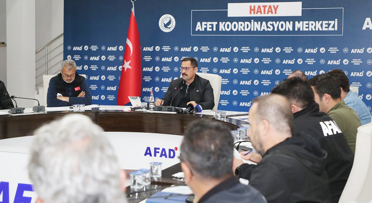 Hatay'da etkili olan sağanak yağış nedeniyle Antakya ve Defne'deki tüm okullarda 1 gün süreyle eğitime ara verildi. 