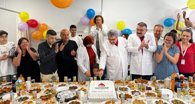 Hatay Talasemi Ve Orak Hücre Anemi Hastalıkları Derneği, 8 Mayıs Dünya Talasemi Günü'nü Hatay Eğitim ve Araştırma Hastanesi Talasemi Merkezi'nde düzenlediği programla kutladı