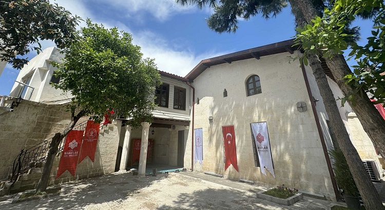 6 Şubat 2023'teki depremde ağır hasar alan tarihi Sarımiye Camii, Vakıflar Genel Müdürlüğü'nce yapılan kapsamlı restorasyon çalışmaları tamamlandıktan sonra törenle yeniden ibadete açıldı. 