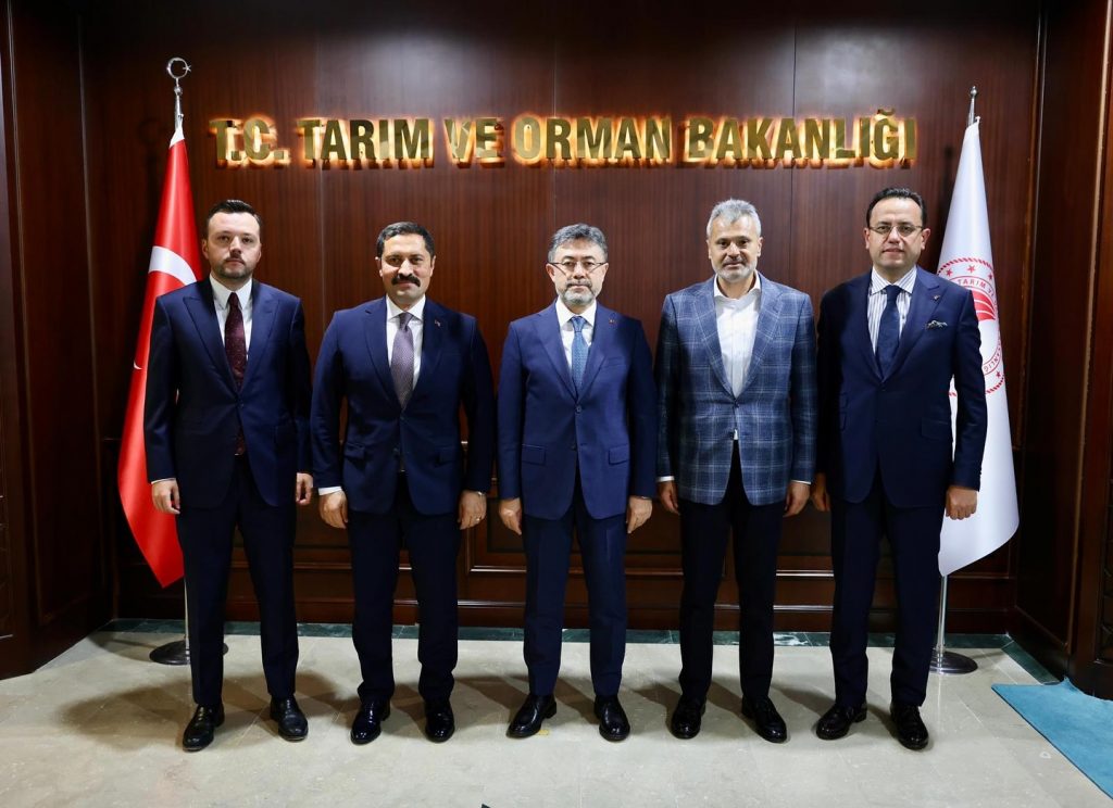 Hatay Valisi Mustafa Masatlı ve Belediye Başkanı Mehmet Öntürk, Ankara'da bakanlarla görüşerek Hatay'a yeni hizmetler için destek talep etti.