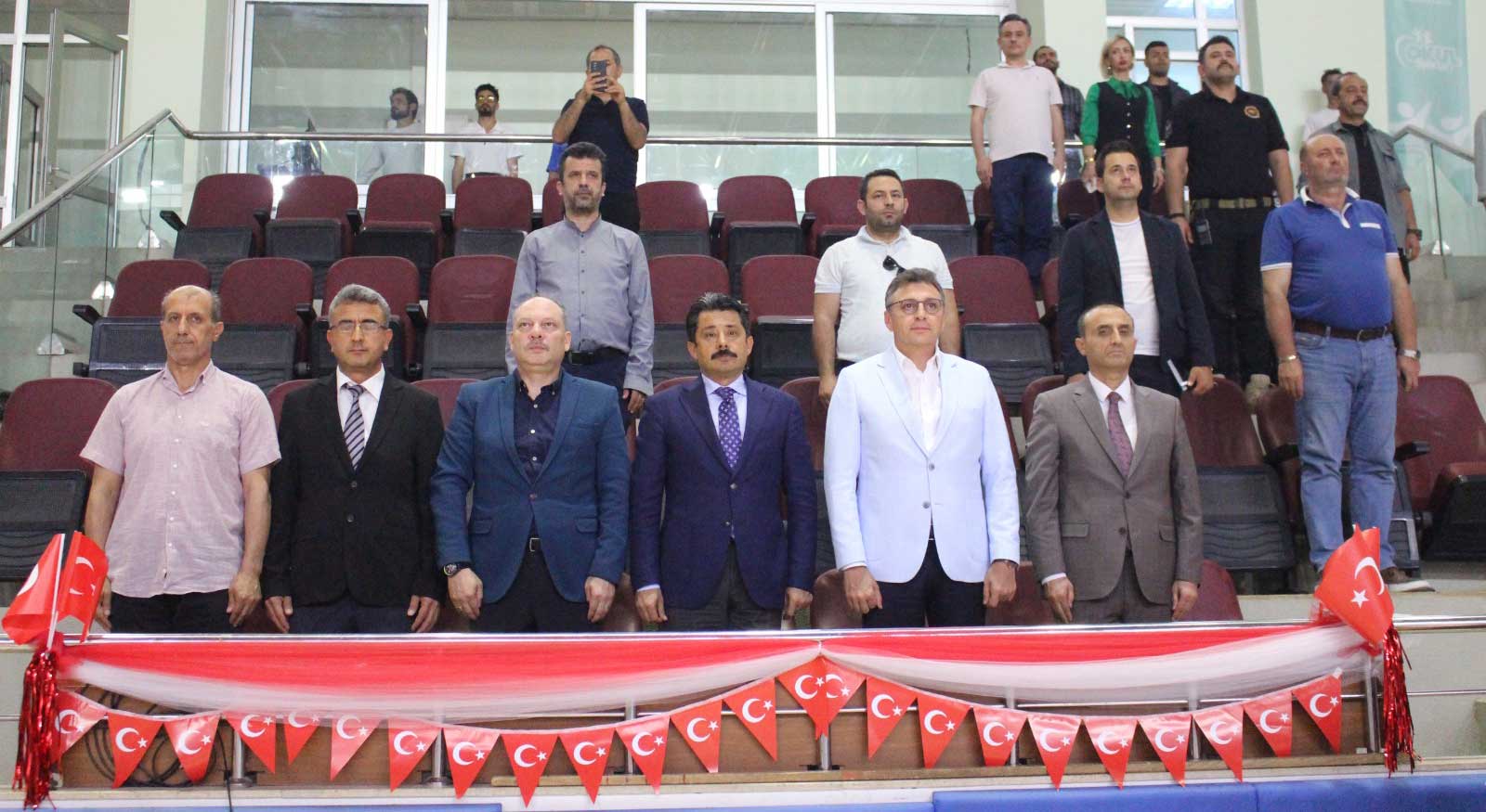 İskenderun'da 19 Mayıs Atatürk'ü Anma, Gençlik ve Spor Bayramı coşkusu, liseler arası spor müsabakalarıyla taçlandı. 