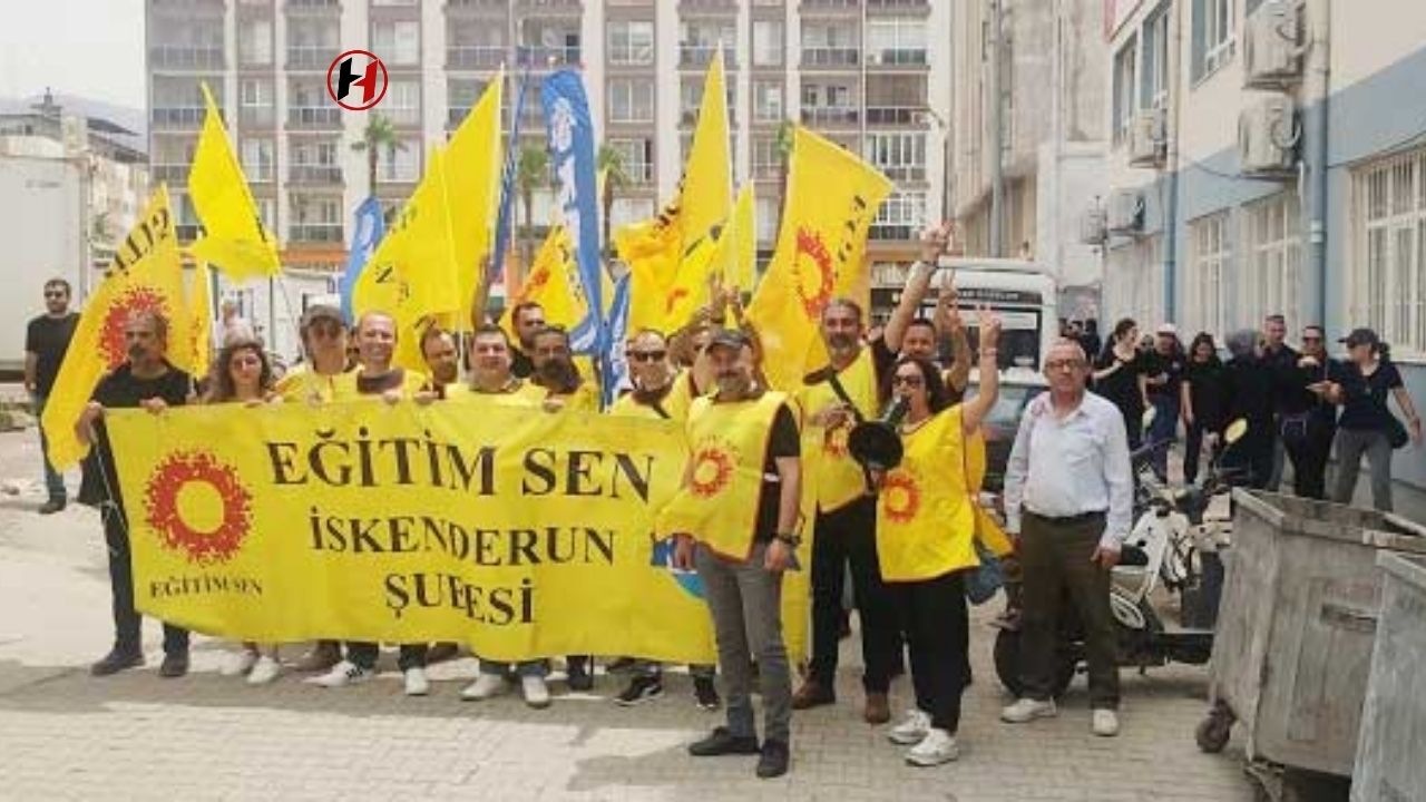 İskenderun'da Eğitim Sendikaları, İstanbul'daki Müdür Cinayetini Protesto Etti: "Okullarda Şiddete Son!"