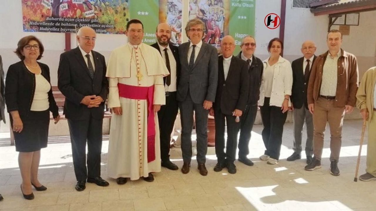 İskenderun'da Farklı İnançların Buluştuğu Sevgi Dolu Bayram Kutlaması