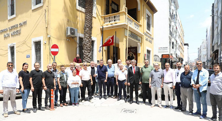 İskenderun Kaymakamı Murat Sefa Demiryürek, ilçe protokolü ile birlikte İskenderun Gazeteciler Cemiyeti'nin (İGC) kuruluşunun 61. yıl dönümü dolayısıyla kutlama ziyareti gerçekleştirdi