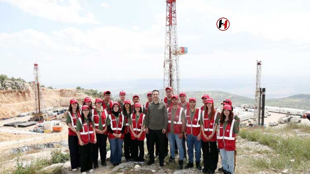 İSTE Öğrencileri, Enerji Bakanı ile Gabar Dağı’nda 19 Mayıs’ı Kutladı