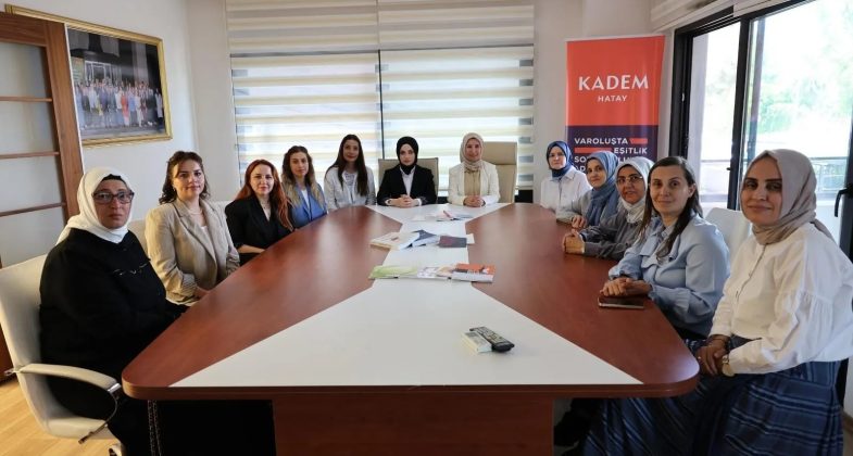 7 yıldır KADEM Hatay Başkanlığı görevini başarıyla yürüten Selma Tunç, görevi Avukat Saliha Betül Yıldız'a devretti.