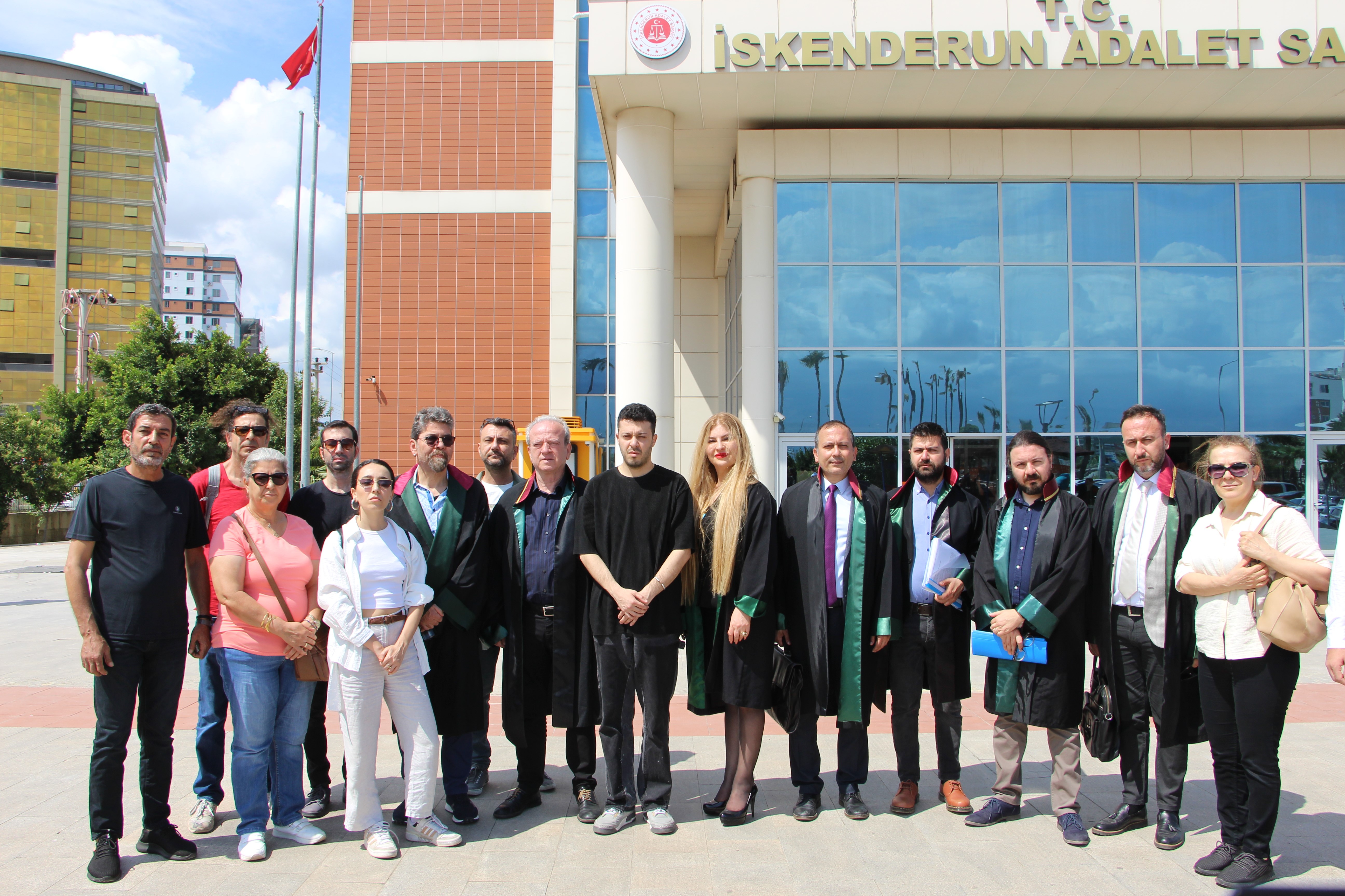 Hatay'ın İskenderun ilçesinde 6 Şubat 2023'teki depremde yıkılan ve 14 kişinin hayatını kaybetmesine neden olan 17 katlı MCG Towers binasıyla ilgili dava devam ediyor. 