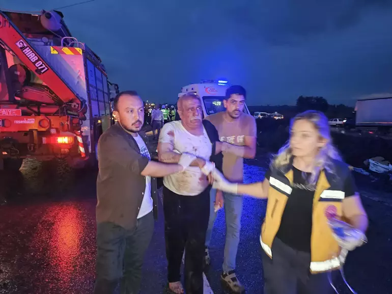 Mersin'de Tarsus-Adana-Gaziantep (TAG) Otoyolu'nda 26 Mayıs Perşembe günü saat 19.00 sıralarında meydana gelen zincirleme trafik kazasında 10 kişi hayatını kaybetti, 39 kişi ise yaralandı.