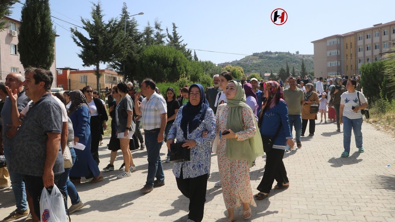 Deprem Gölgesinde Sınav Heyecanı, Kapı Kapanan Adayların Hayallerini Yıkdı!