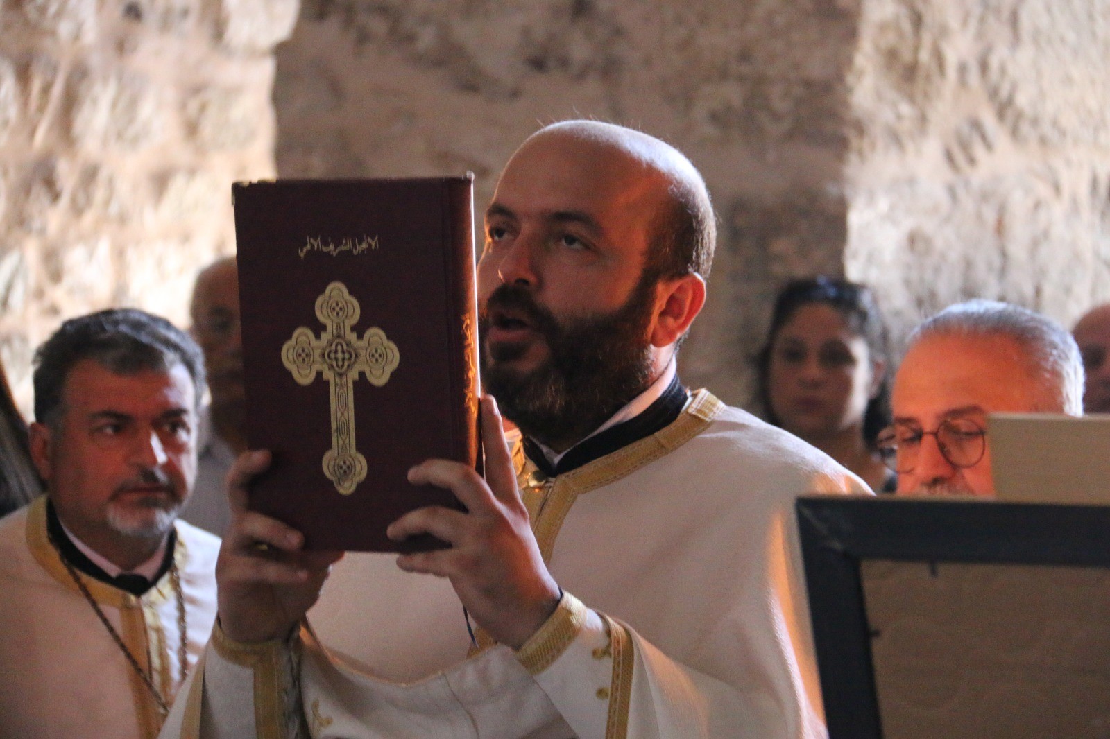 Antakya'da bulunan ve Hristiyanlığın en eski kiliselerinden biri olma özelliğini taşıyan St. Pierre Kilisesi'nde Azizler Petrus ve Pavlus Bayramı ayini büyük bir katılımla gerçekleştirildi.