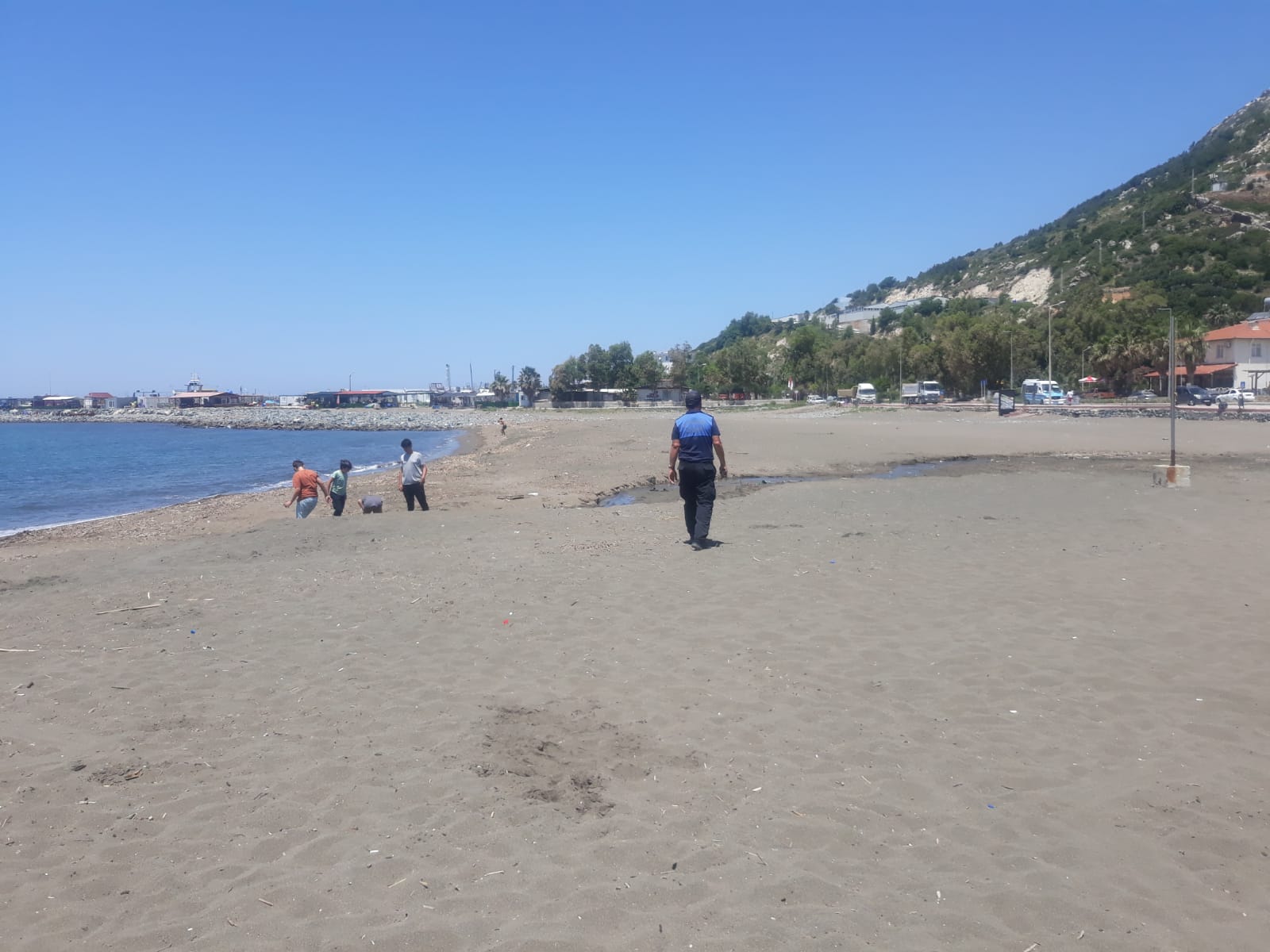 Hatay Büyükşehir Belediyesi Zabıta Dairesi Başkanlığı ve Haller Şube Müdürlüğü, yaklaşan Kurban Bayramı öncesi il genelinde denetimlerini sıklaştırdı.