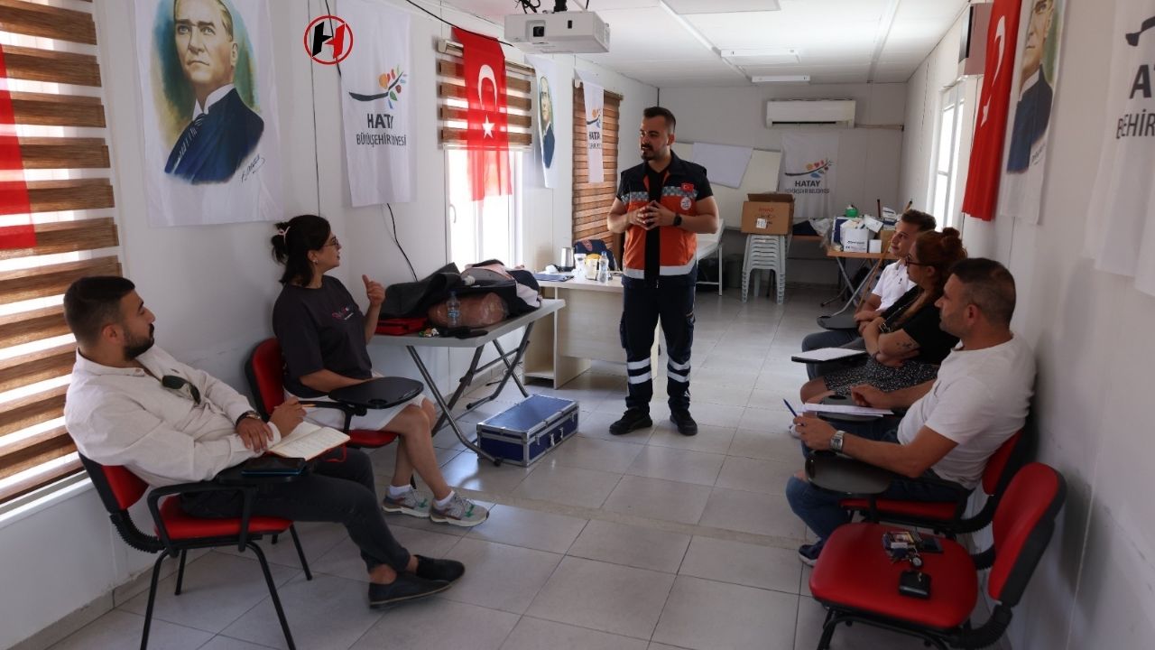 Hatay Büyükşehir Belediyesi Personelleri İlk Yardım Becerilerini Geliştiriyor!