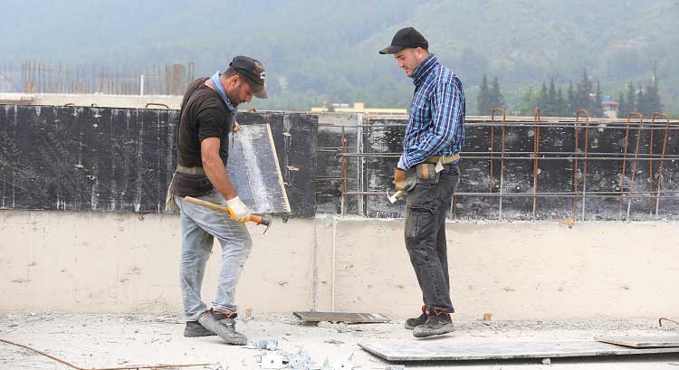 Hatay Büyükşehir Belediyesi (HBB), İskenderun, Payas ve Dörtyol'daki limanlarda çevre kirliliği, imara aykırı yapılanma ve iş yeri ruhsatı gibi konularda denetimler gerçekleştirdi.