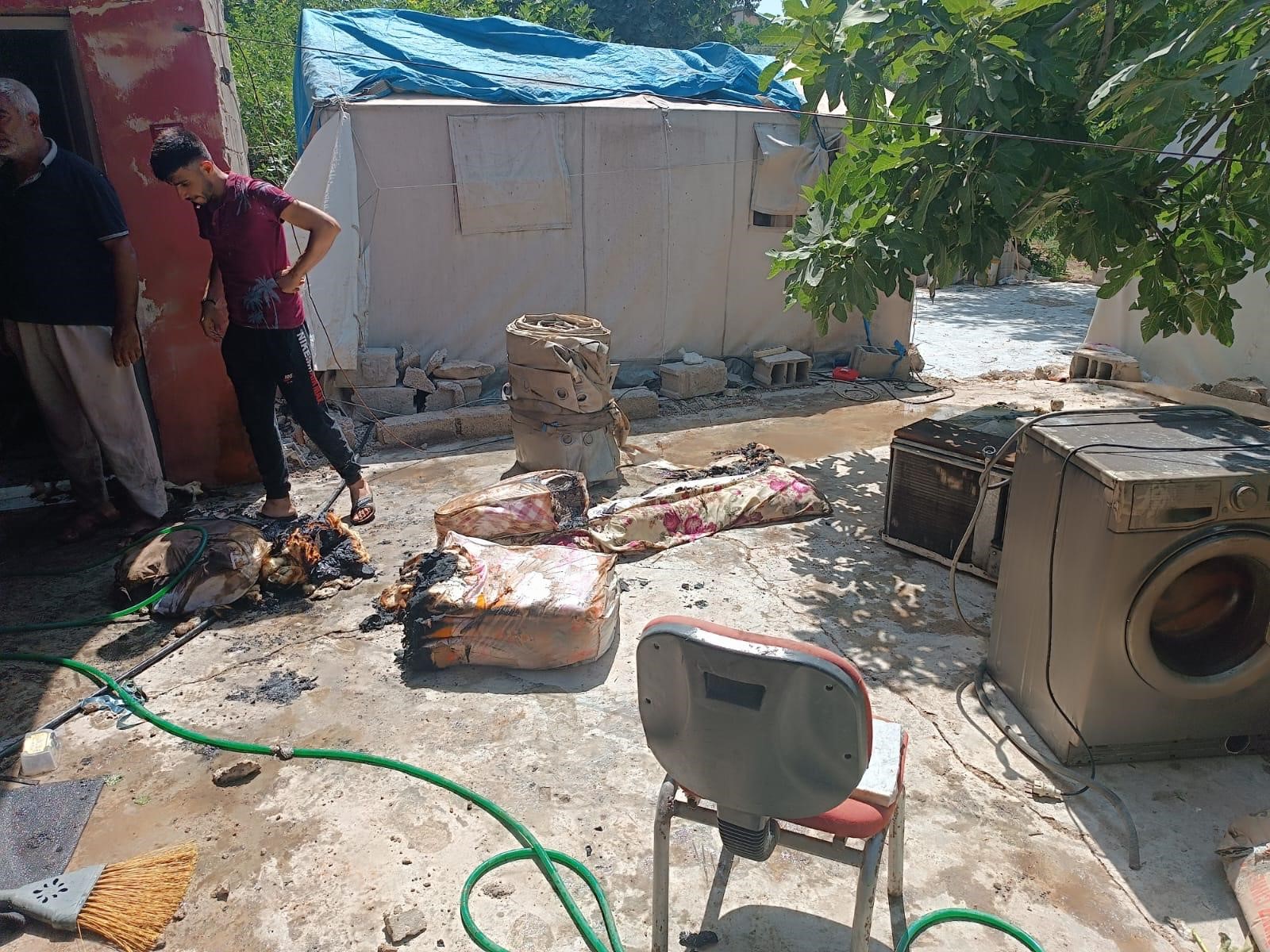 Hatay'ın Kumlu ilçesinde bulunan bir evde çıkan yangın, itfaiye ekiplerinin hızlı müdahalesiyle söndürüldü. Yangında ölen ya da yaralanan olmazken, evde maddi hasar meydana geldi.