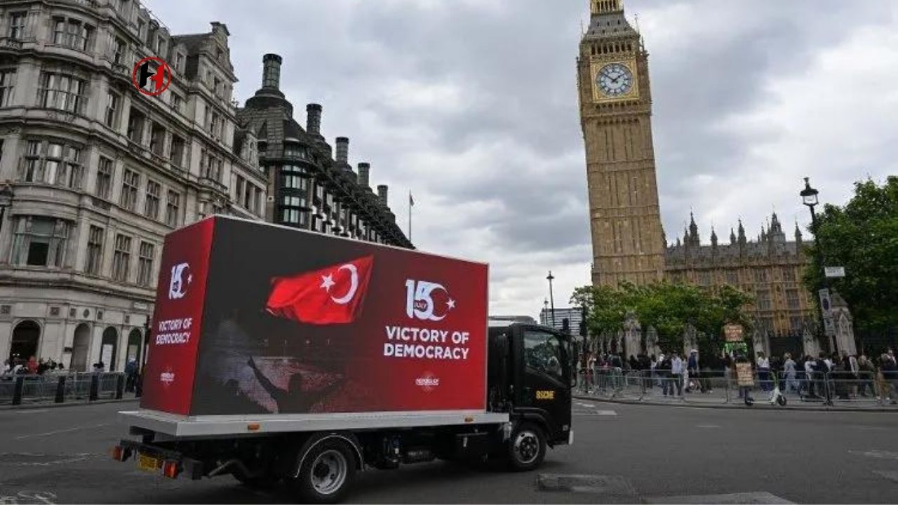 15 Temmuz Demokrasi Zaferi Londra'da LED Ekranlarla Anlatıldı!