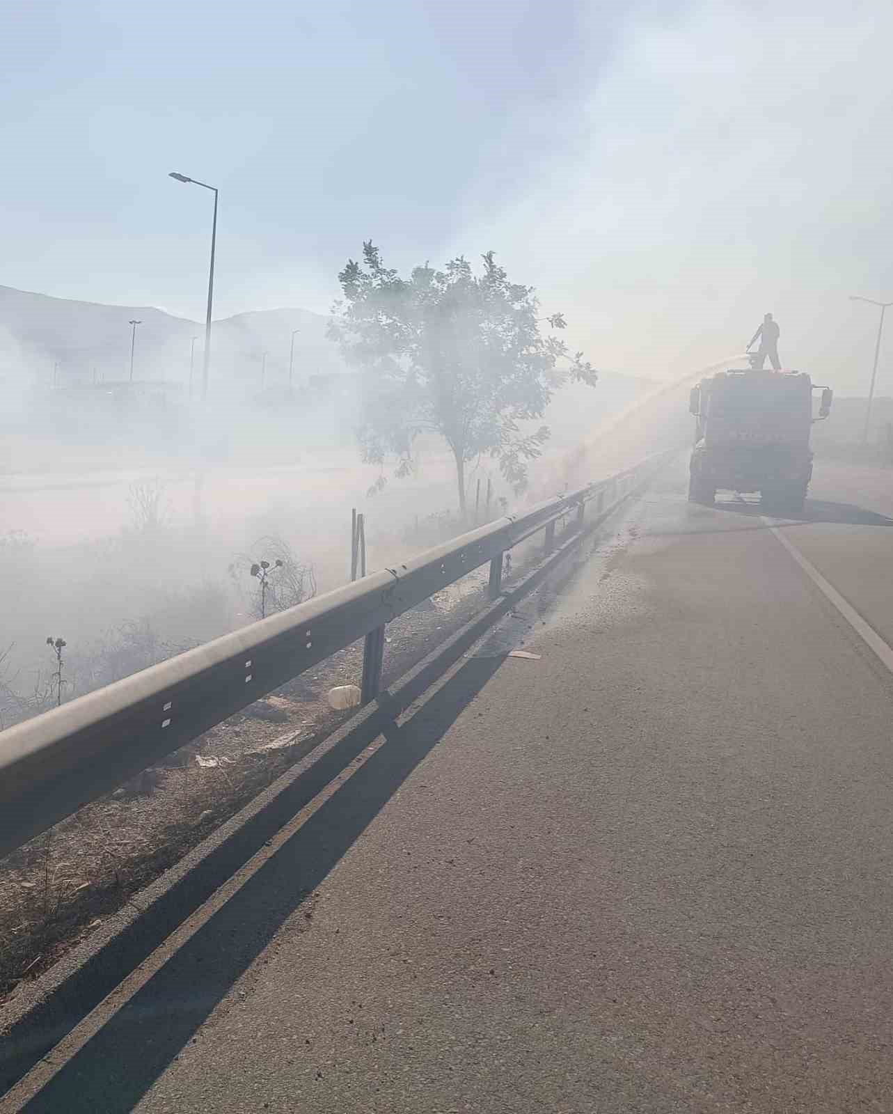 Arsuz'daki ot yangınına müdahale