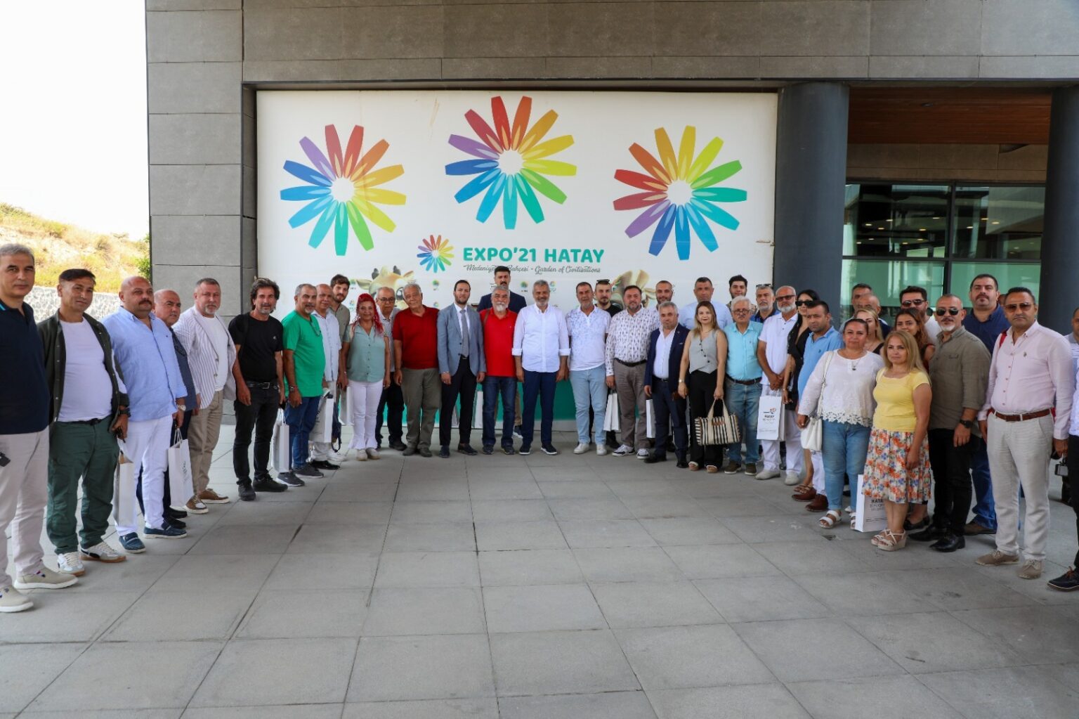 Hatay Büyükşehir Belediye Başkanı Mehmet Öntürk, 24 Temmuz Gazeteciler ve Basın Bayramı'nda ulusal ve yerel basın temsilcileriyle buluştu. 