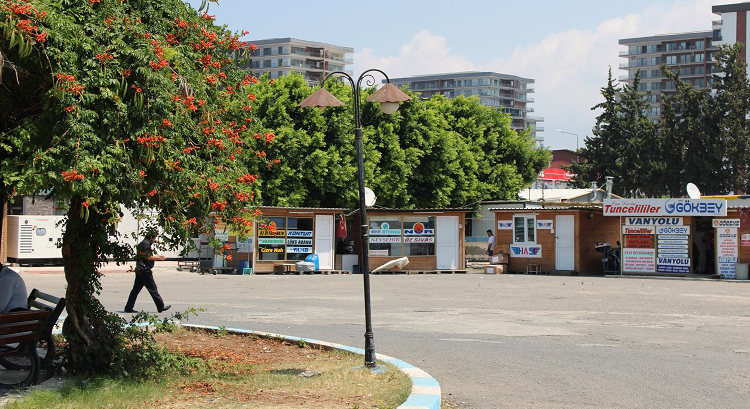 6 Şubat depreminde büyük hasar alan İskenderun Otogarı, Hatay Büyükşehir Belediyesi'nin çalışmalarıyla yeniden ayağa kalkıyor. 