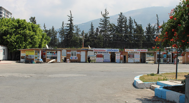 6 Şubat depreminde büyük hasar alan İskenderun Otogarı, Hatay Büyükşehir Belediyesi'nin çalışmalarıyla yeniden ayağa kalkıyor. 