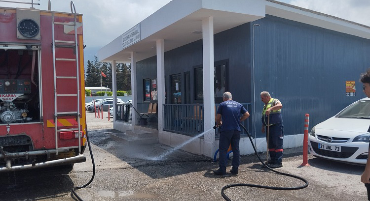 6 Şubat depreminde büyük hasar alan İskenderun Otogarı, Hatay Büyükşehir Belediyesi'nin çalışmalarıyla yeniden ayağa kalkıyor. 