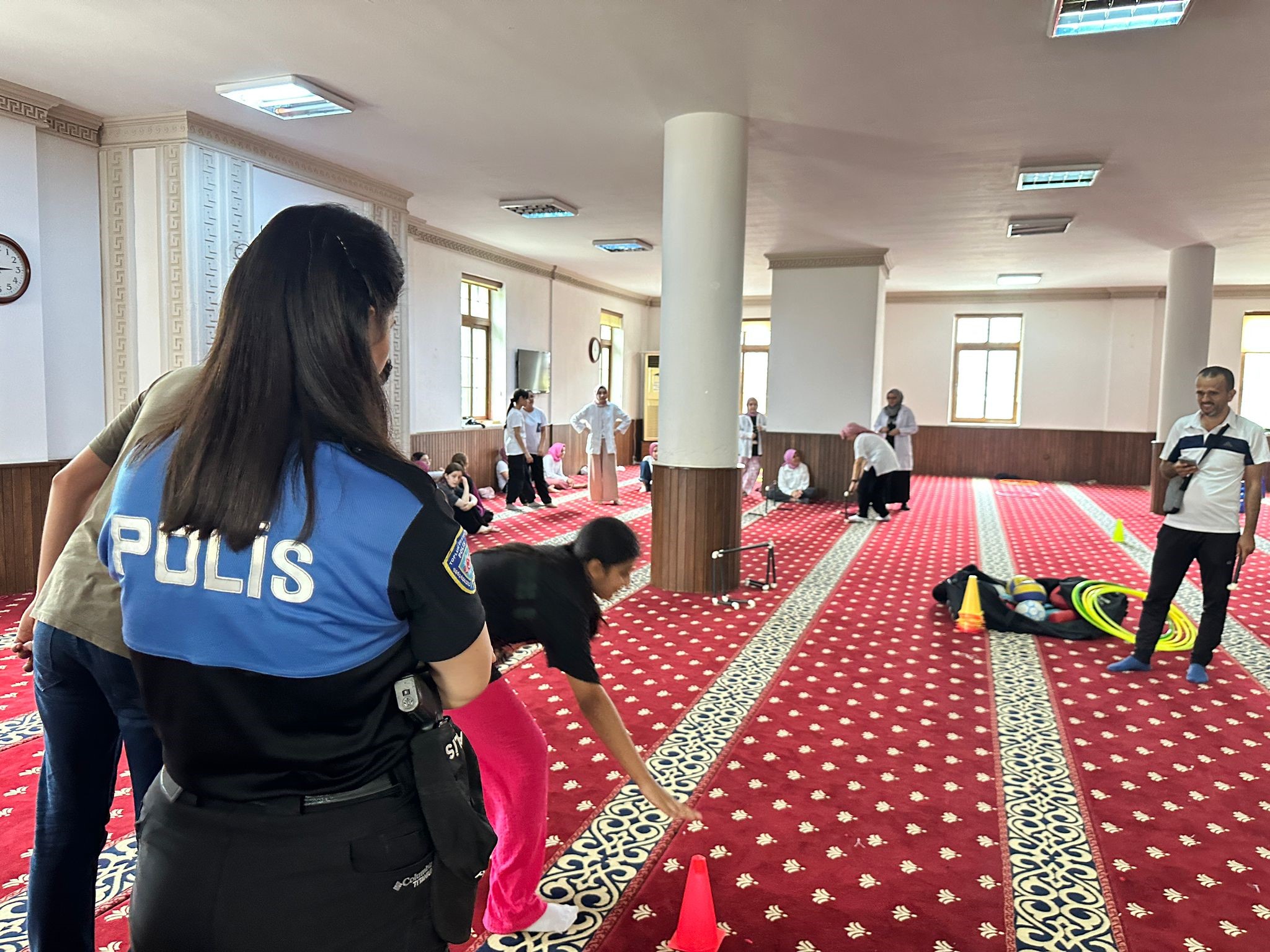 Hatay'ın Dörtyol ilçesinde gerçekleştirilen "Merkezim Her Yerde" projesi kapsamında, yaz Kur'an kursuna katılan 70 öğrenci için etkinlik düzenlendi.