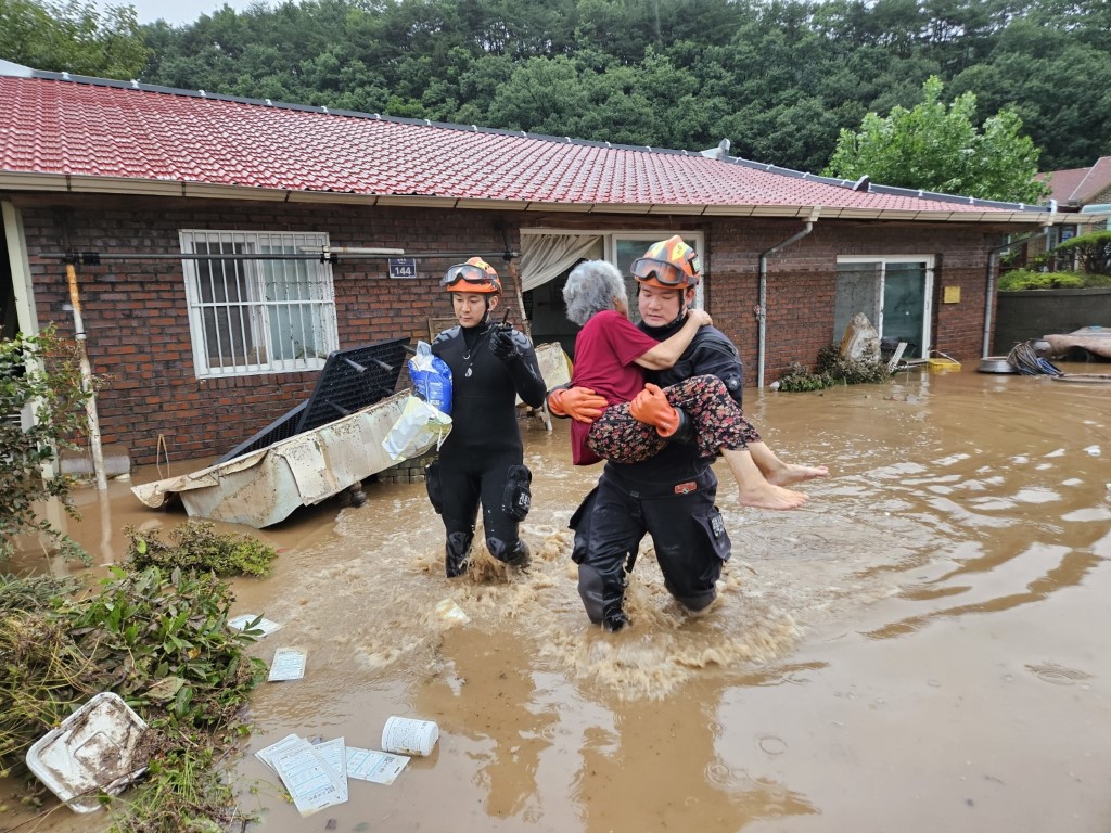 Güney Kore'de sel ve toprak kayması: 4 ölü, 1 kayıp