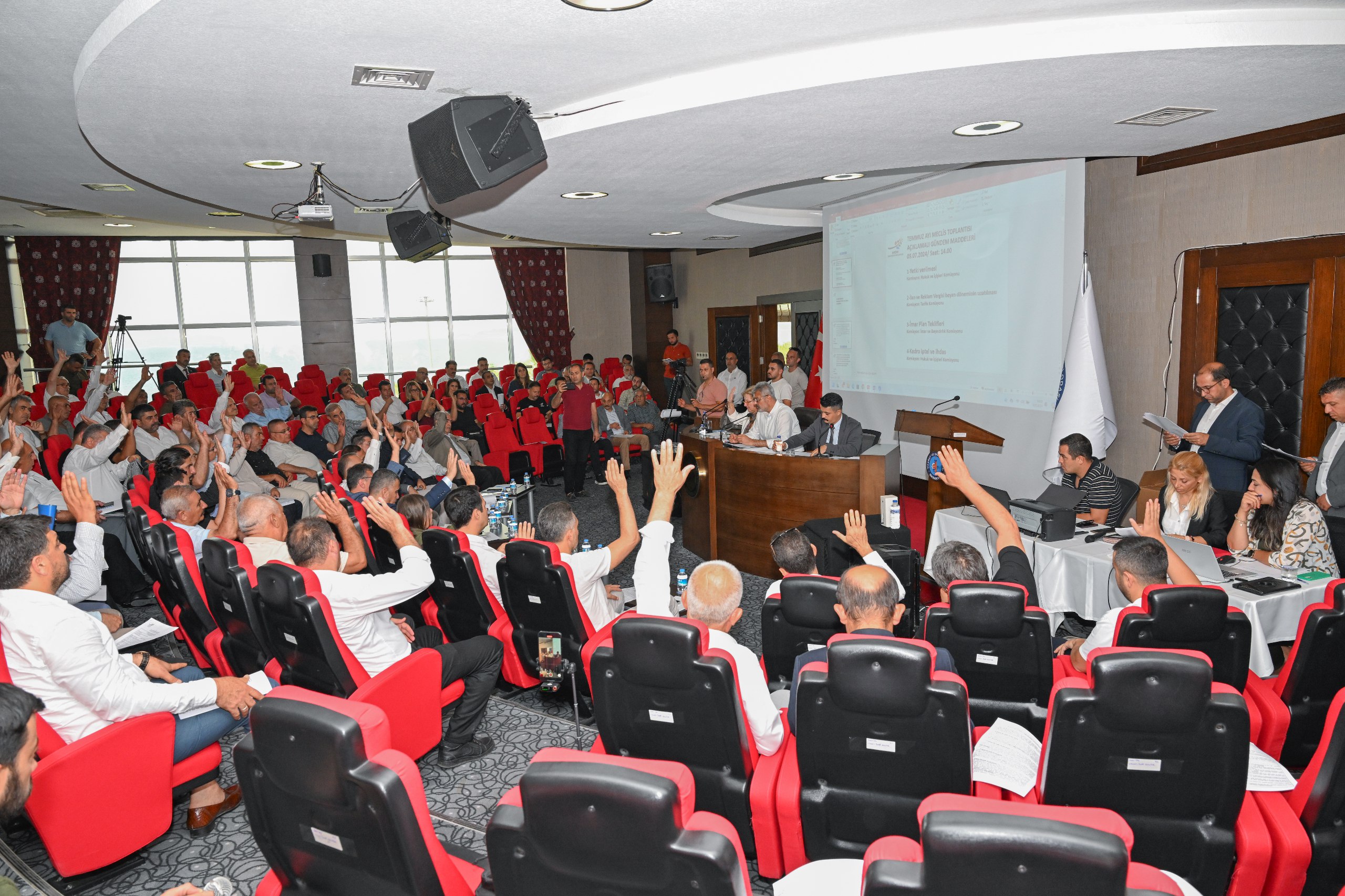 Hatay Büyükşehir Belediyesi (HBB), Temmuz ayı olağan meclis toplantısında önemli kararlar aldı.