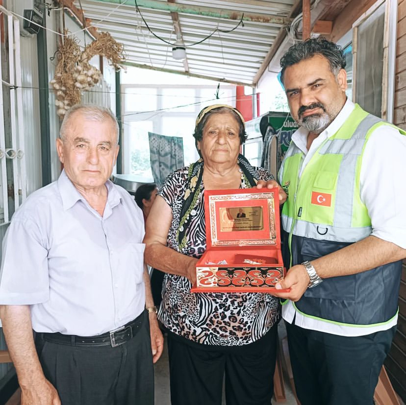 Hatay Büyükşehir Belediyesi (HBB), şehit ve gazi ailelerine olan minnet ve saygısını göstermek için şehit ailelerini ziyaret etmeye devam ediyor. 