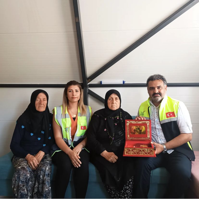 Hatay Büyükşehir Belediyesi (HBB), şehit ve gazi ailelerine olan minnet ve saygısını göstermek için şehit ailelerini ziyaret etmeye devam ediyor. 