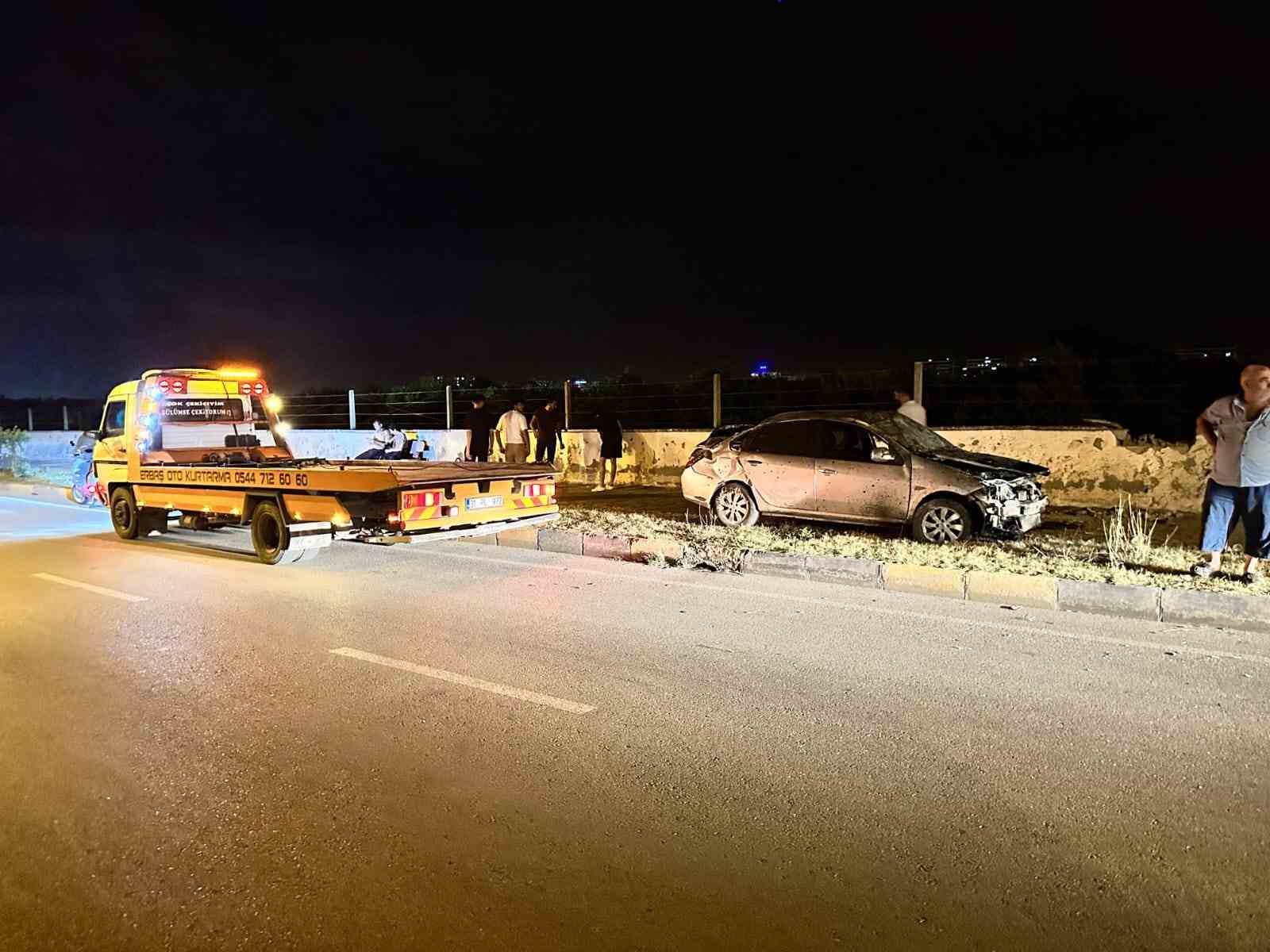 Hatay'da faciaya ramak kala...Kontrolden çıkan araç takla attı