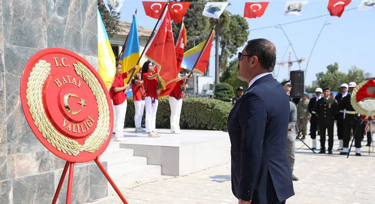 Kırk asırlık Türk yurdu Hatay’ın Anavatan’a katılışının 85. yıldönümü, Antakya Cumhuriyet Meydanı’nda düzenlenen törenle kutlandı. 