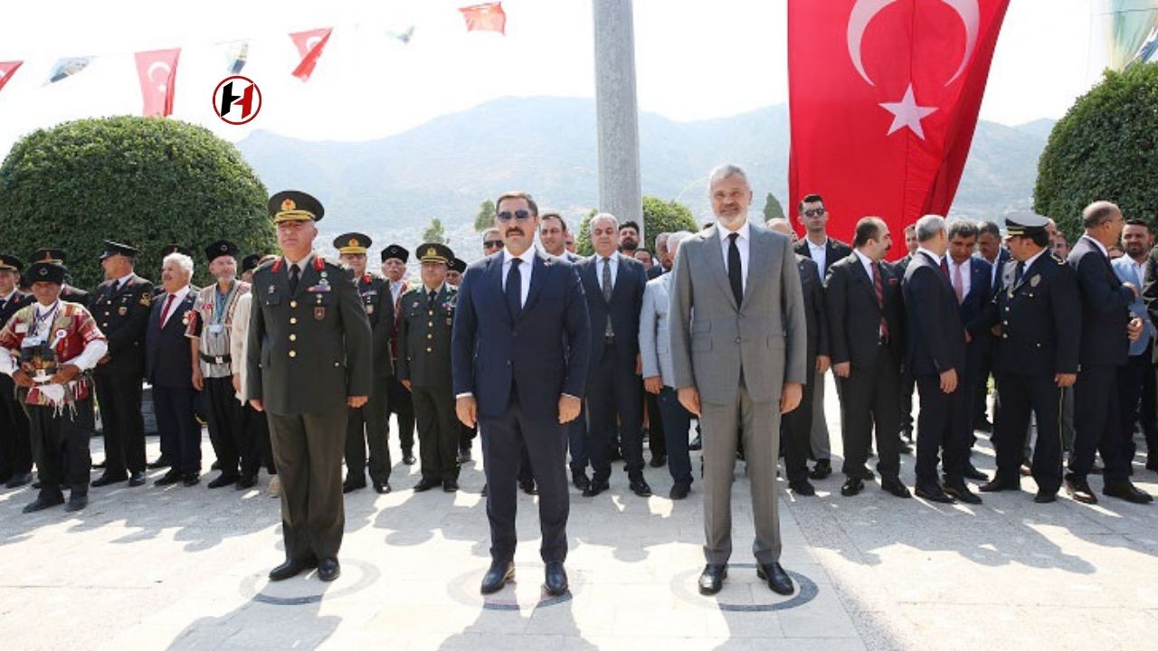 Hatay’ın Anavatan'a Katılışının 85. Yılı Coşkuyla Kutlandı: Atatürk Anıtı’na Çelenk Sunuldu