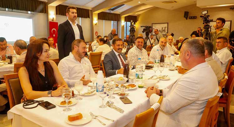 Hatay Valisi Mustafa Masatlı, 24 Temmuz Gazeteciler ve Basın Bayramı dolayısıyla il genelindeki basın mensuplarıyla bir araya geldi.