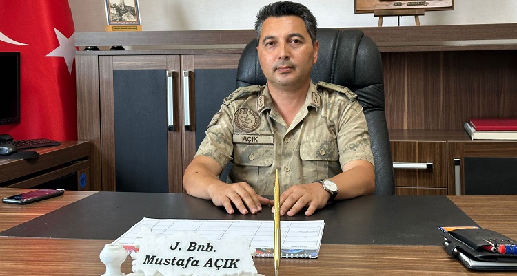 İskenderun Gazeteciler Cemiyeti (İGC) Yönetimi, Hassa İlçe Jandarma Komutanlığı'ndan İskenderun İlçe Jandarma Komutanlığı görevine atanan Jandarma Binbaşı Mustafa Açık'a tebrik ziyaretinde bulundu.