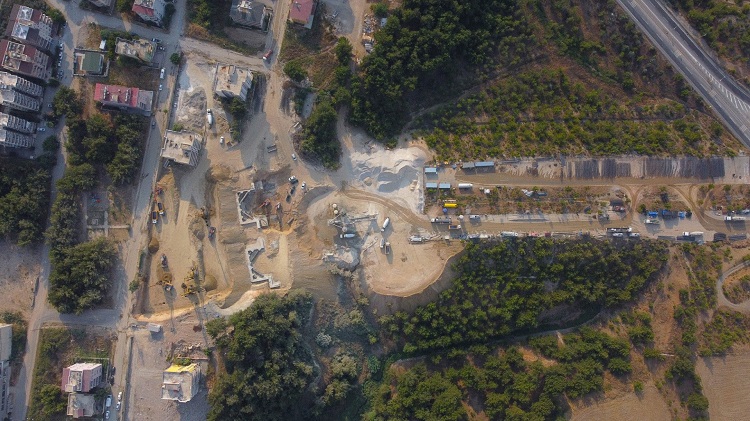 Türkiye'nin en büyük altyapı yatırımlarından biri olan Belen-Antakya Otoyolu projesi resmen başladı.