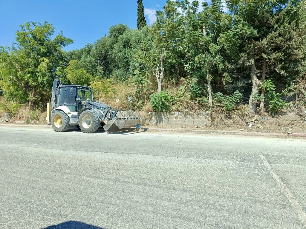  Antakya Belediyesi Park Bahçe Müdürlüğü, şehir genelindeki 95 mahallede bulunan park ve yeşil alanlarda bakım çalışmalarına hız verdi. 