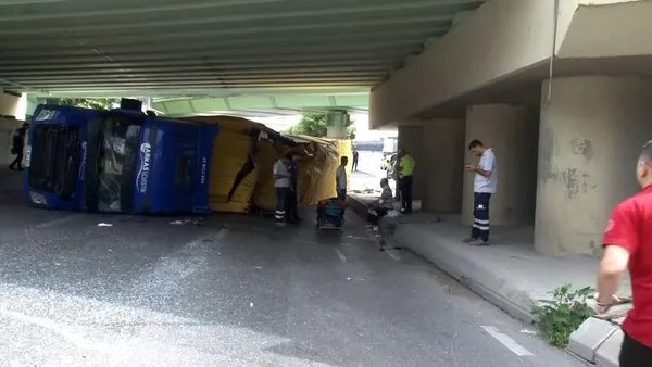 Bakırköy'de Tır Faciası: İETT Otobüsüne Çarptı, Çok Sayıda Yaralı Var