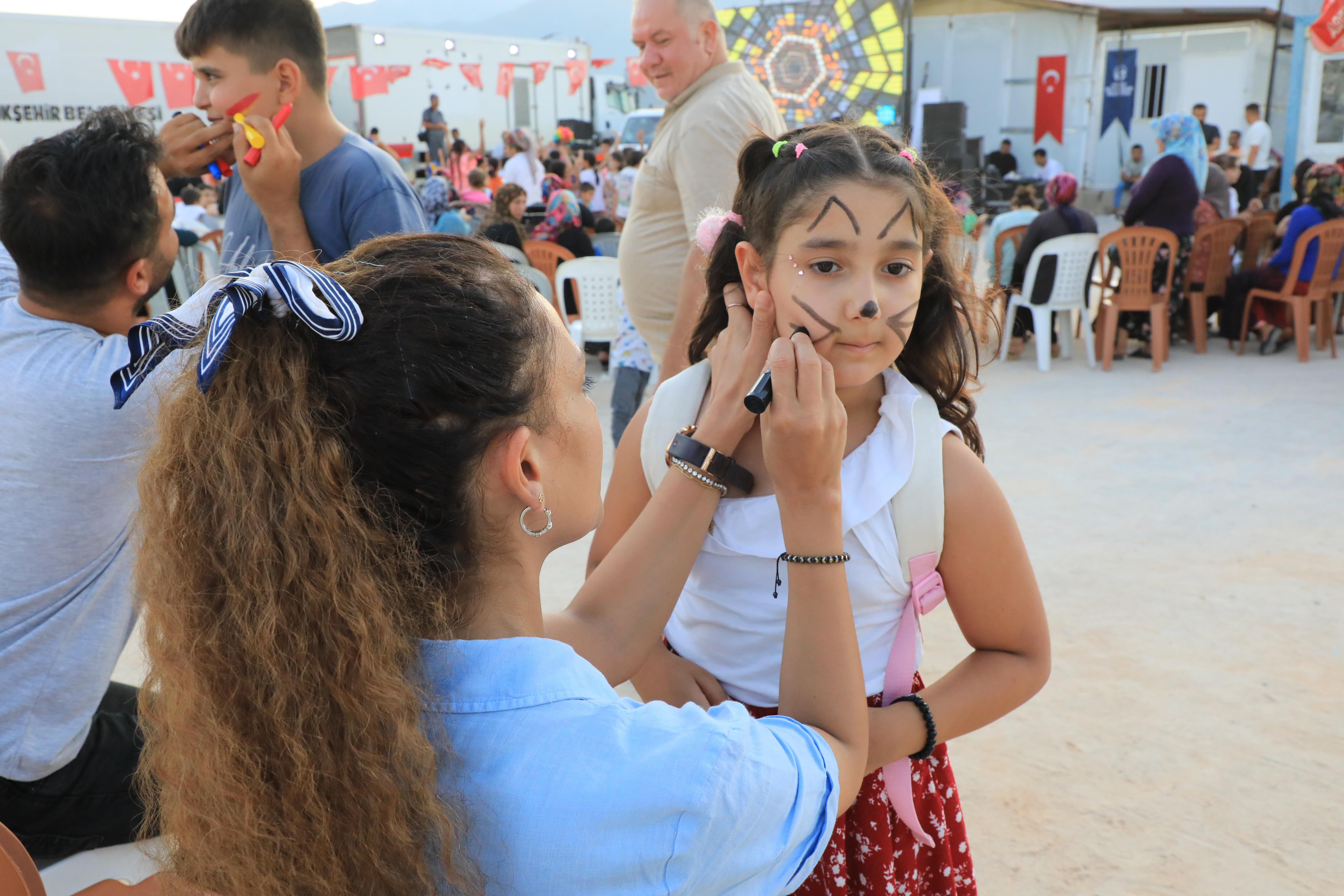 Hatay Büyükşehir Belediyesi, depremden etkilenen çocukların yaz tatilini unutulmaz kılmak için kolları sıvadı.