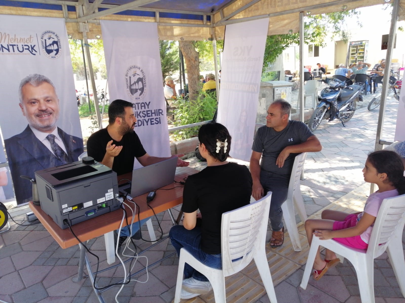 Hatay Büyükşehir Belediyesi, 2024 Yükseköğretim Kurumları Sınavı (YKS) sonuçlarının açıklanmasıyla birlikte öğrencilere ve velilerine ücretsiz tercih danışmanlığı hizmeti sundu. 