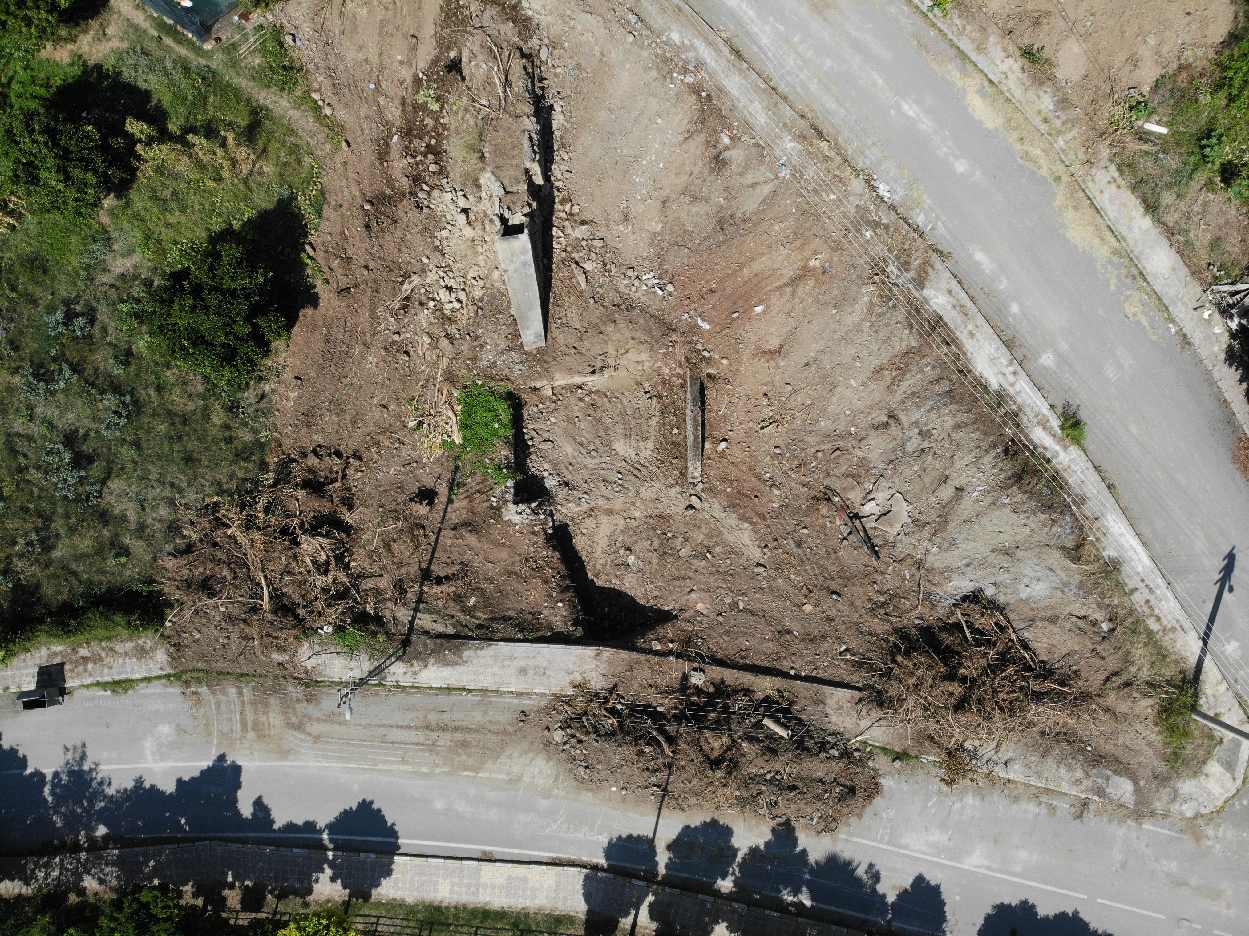 Hatay'ın İskenderun ilçesinde bulunan ve 1700'lü yıllara dayanan tarihi su değirmeni, mahalle muhtarının girişimleriyle yeniden hayata döndürülüyor.