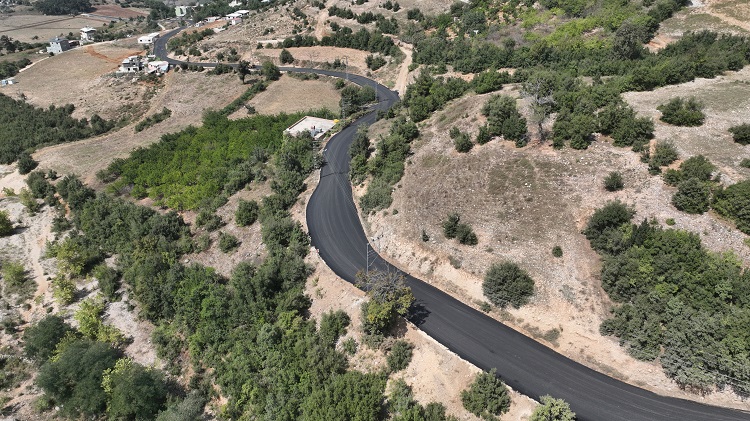 Hatay Büyükşehir Belediyesi'nin Belen'de inşa ettiği yeni yol, bölgedeki ulaşım sorununu çözmek için önemli bir adım.