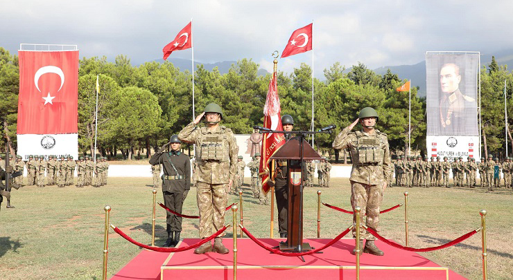 İskenderun 39. Mekanize Piyade Tugay Komutanlığı'nda düzenlenen törende, Tuğgeneral Bülent Tarhan yeni komutan olarak görevi Tuğgeneral Hakan Tutucu'dan devraldı.